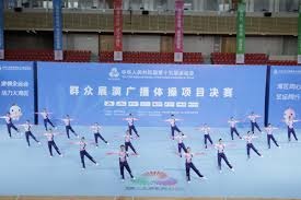 冰球比赛开始仅2秒，双方爆发5v5团战乱斗#体育 冰球比赛开始仅2秒，双方爆发5v5团战乱斗#体育